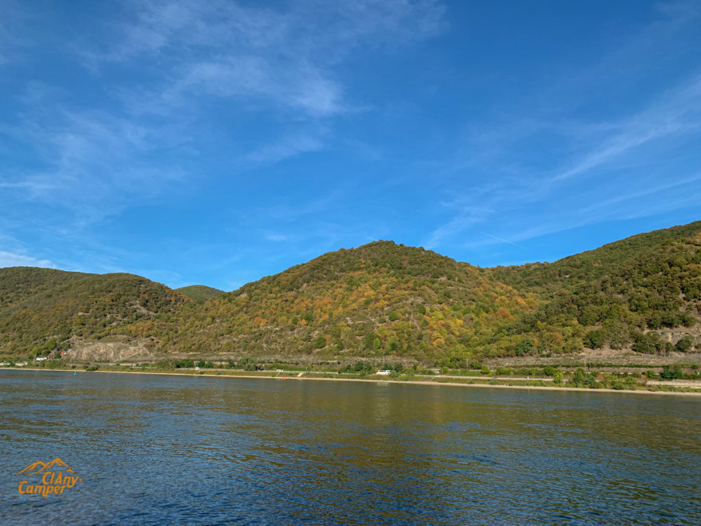 An Vater Rhein rumliegen